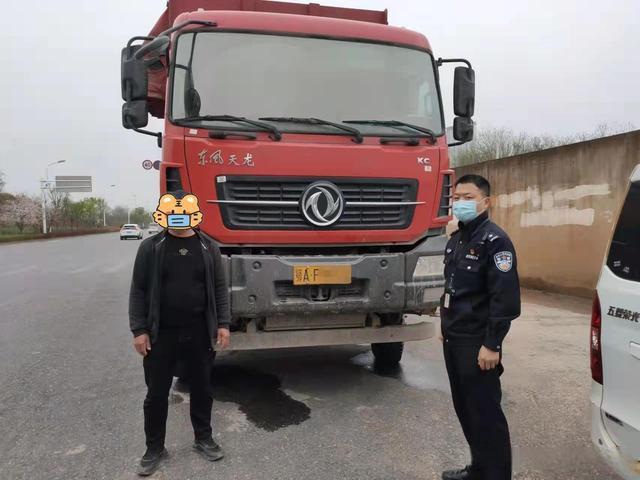 网友举报大货车闯红灯，武汉江夏交警：坚决追处