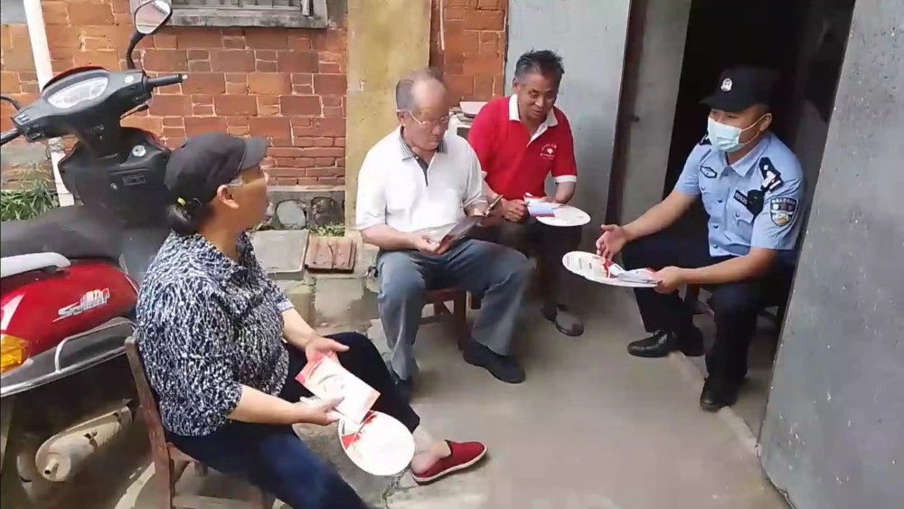 江夏警方多种形式为辖区老年群体发“养老福利”避开骗局陷阱