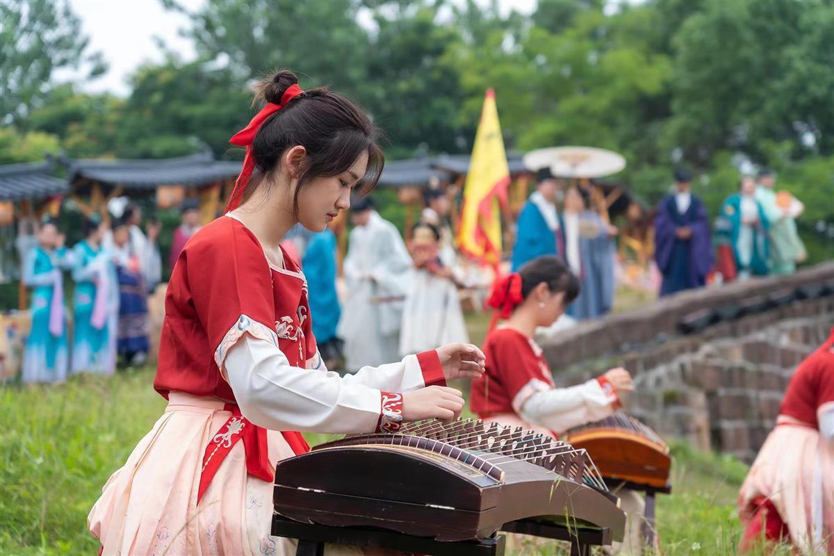 江夏区首届“走桥”活动在南桥举行