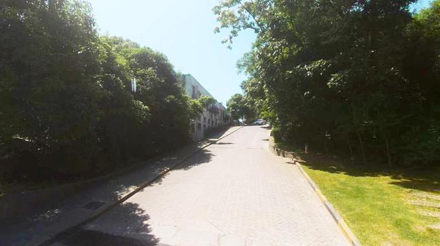 武汉江夏有座建在山林中的小区，面积广袤像景点，出门要骑电动车