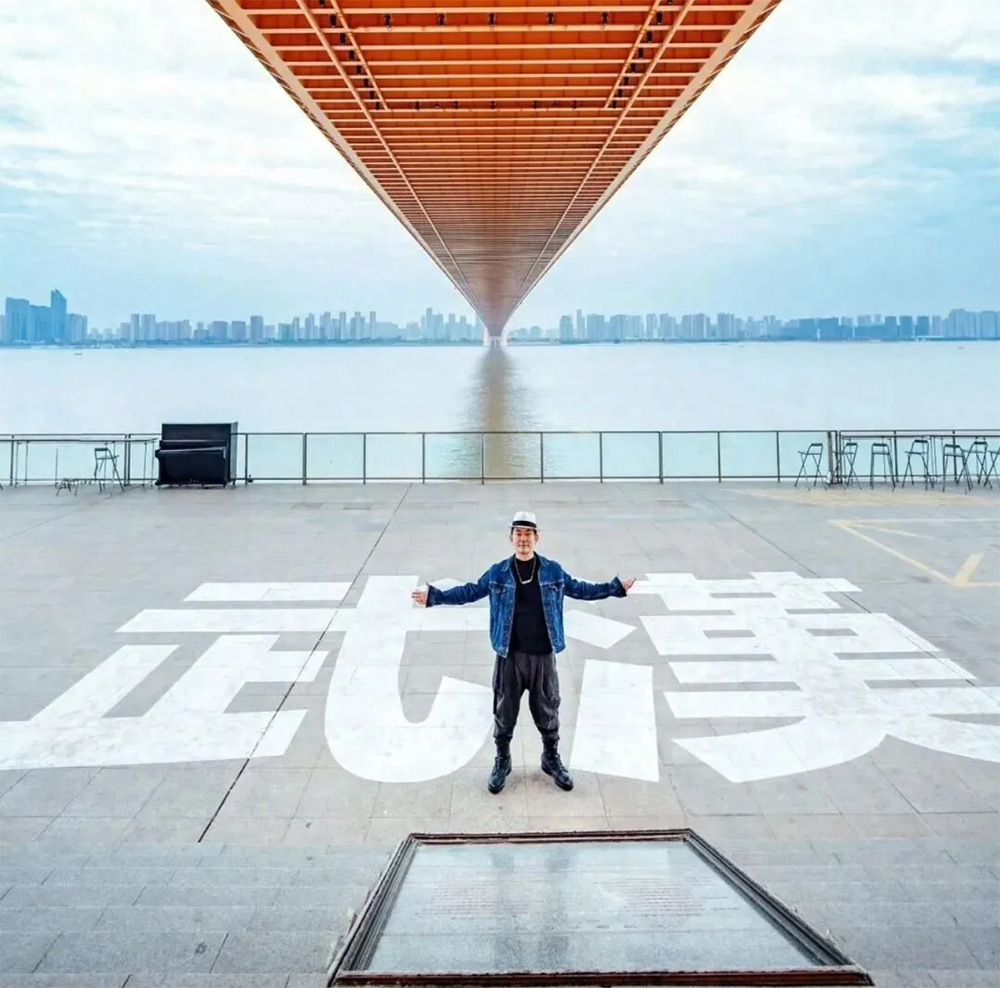 江夏2所学校获赠30万元！捐款人：任贤齐！