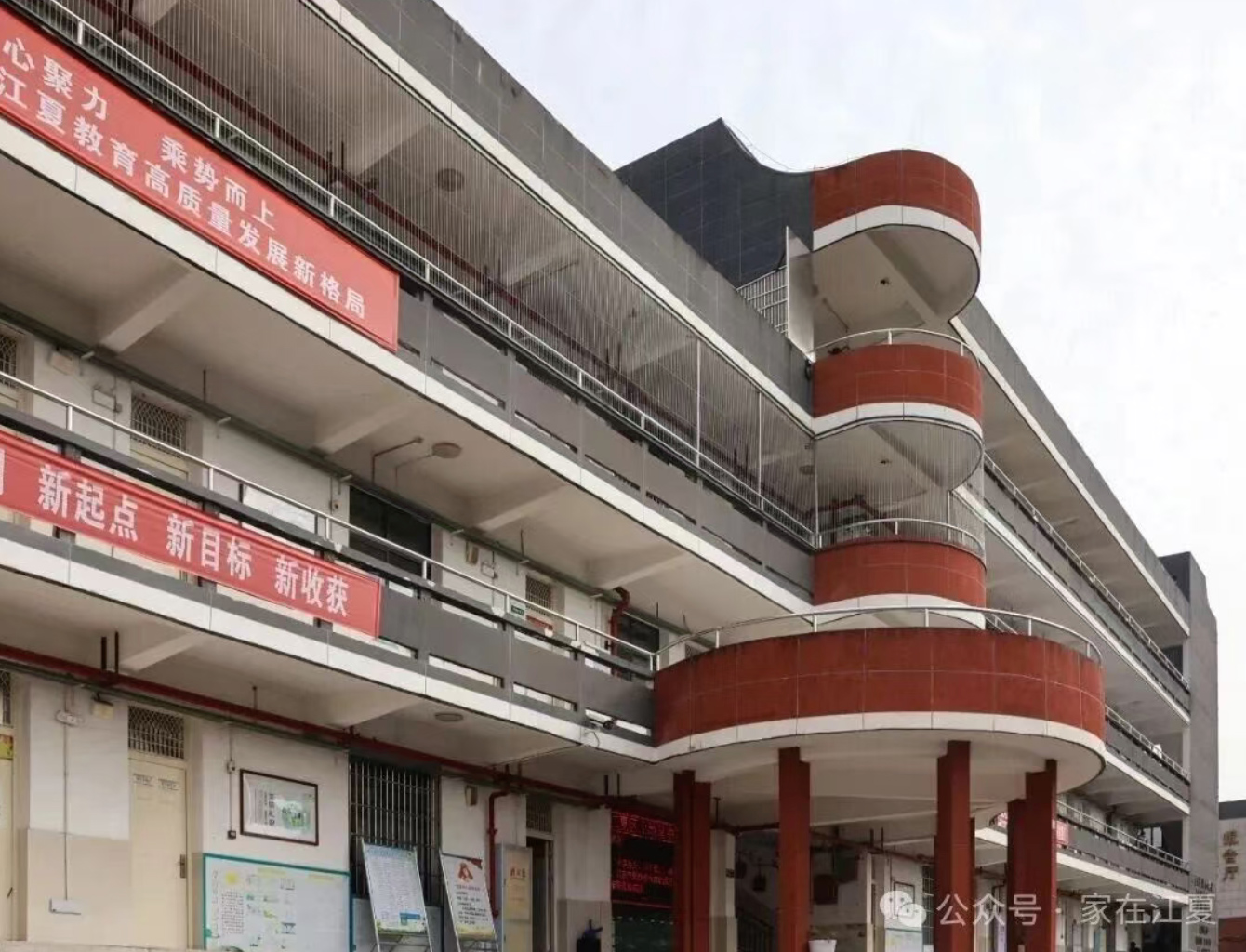 江夏2所学校获赠30万元！捐款人：任贤齐！