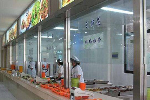 江夏实验高中食堂急需招聘女工若干名；要求年龄在30至60之间